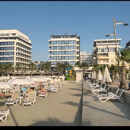 Apartamento Seaside Escape - 50 M To Shore 2 *