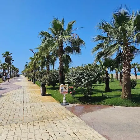 Seaside Escape - 50 M To Shore 2 Apartamento Golem (Tirana)