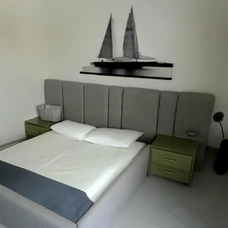 Apartamento Seaside Escape - 50 M To Shore 2 *