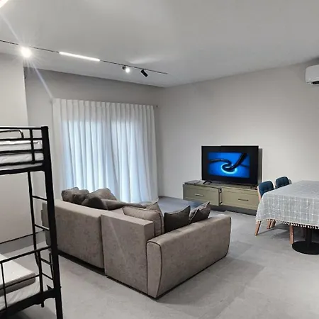 Seaside Escape - 50 M To Shore 2